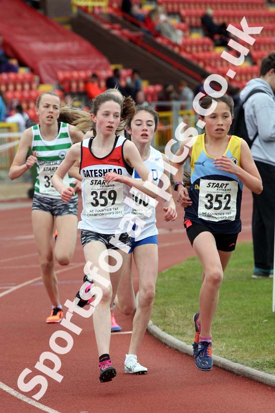 Girls under-15s 3000 metres, North Eastern Champs, Gateshead Stadium. Photo: David T. Hewitson/Sports for All Pics